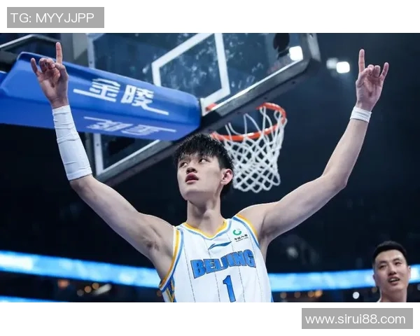 曾凡博:从青涩新星到篮球赛场的璀璨明珠,未来可期的传奇之路